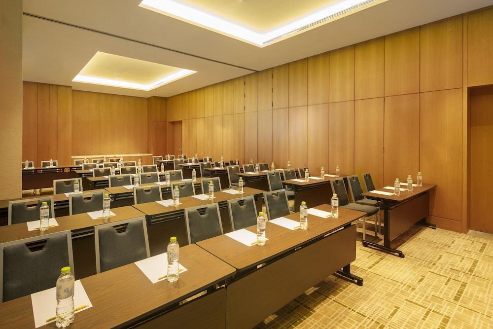 Hilton Garden Inn Ningbo Exterior photo