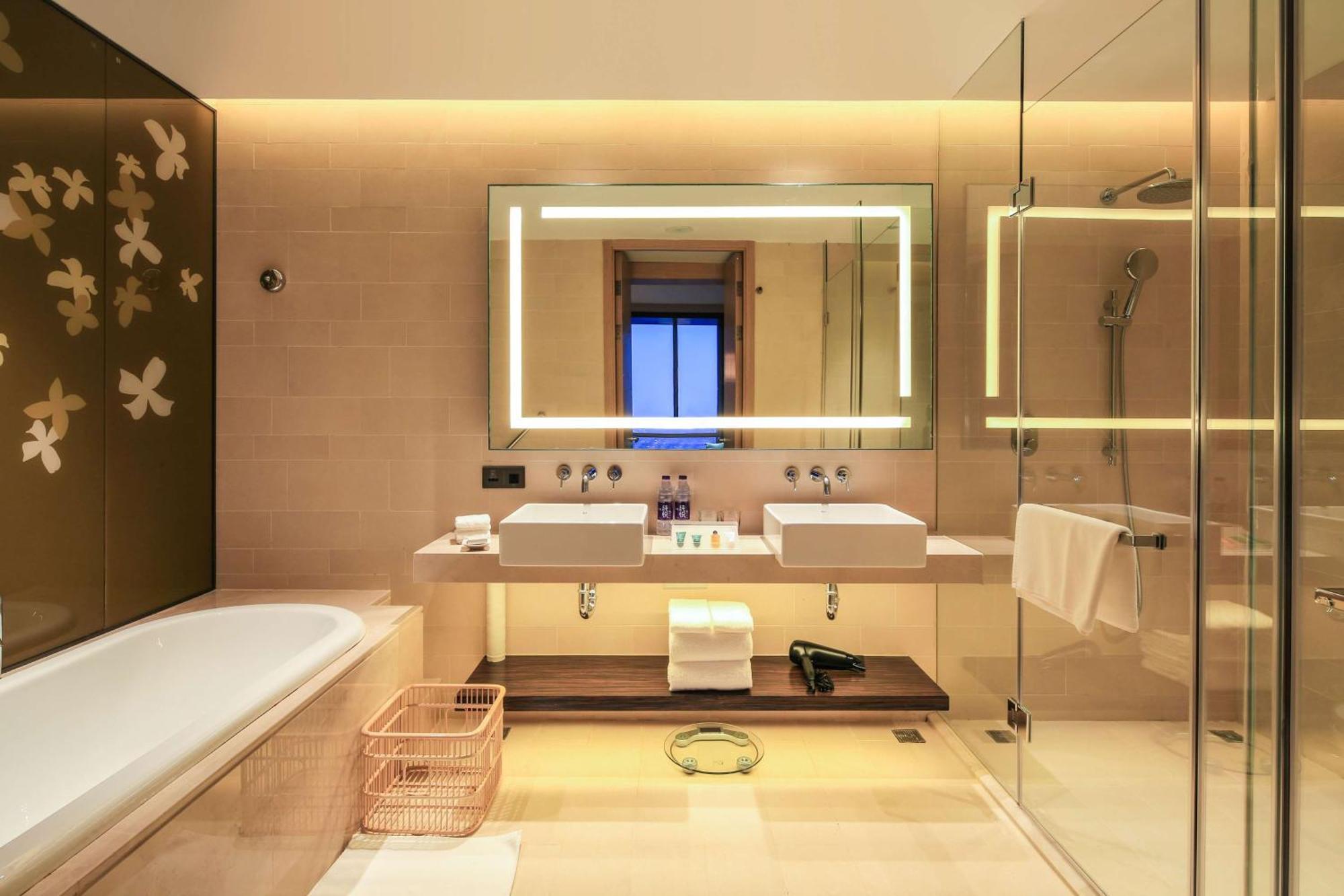 Hilton Garden Inn Ningbo Exterior photo